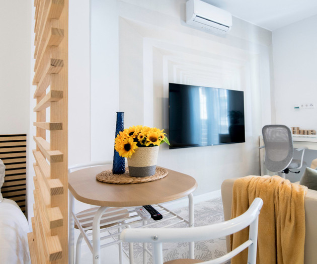 SleekLofts Romantic Studio for 2 with Kitchen