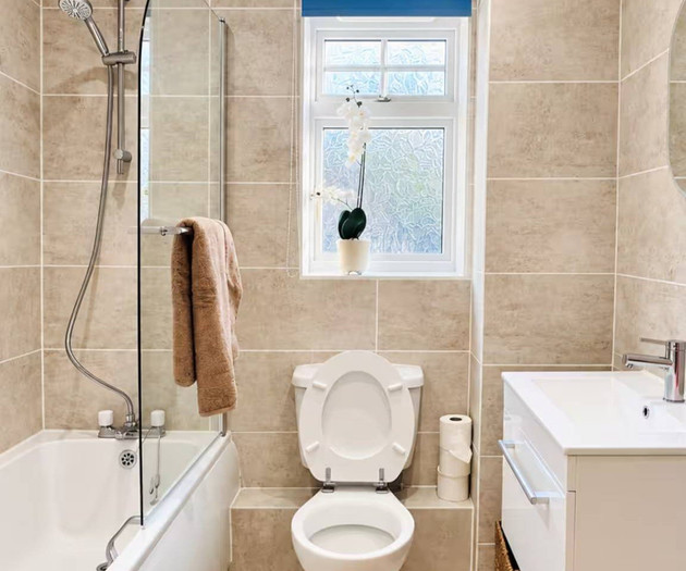 Cozy Eastleigh Home | 2 King Beds | Free Parking