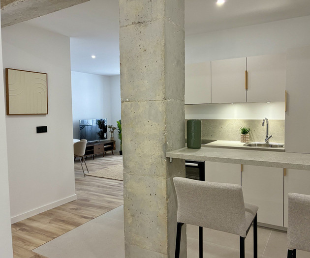 Open kitchen with breakfast bar