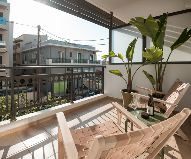 ATOM | Minimal Apartment with Parking & WiFi