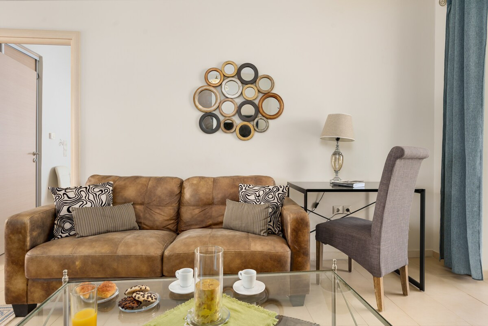 Living room image 5