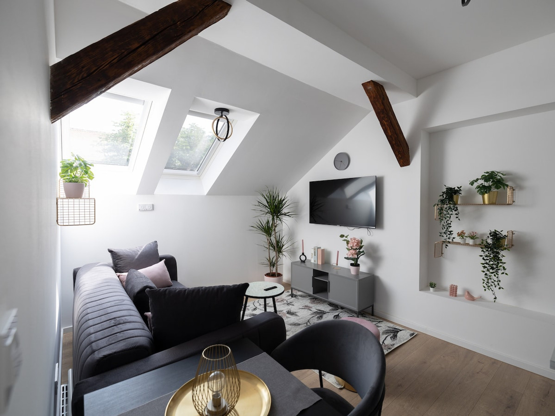 Living room image 1