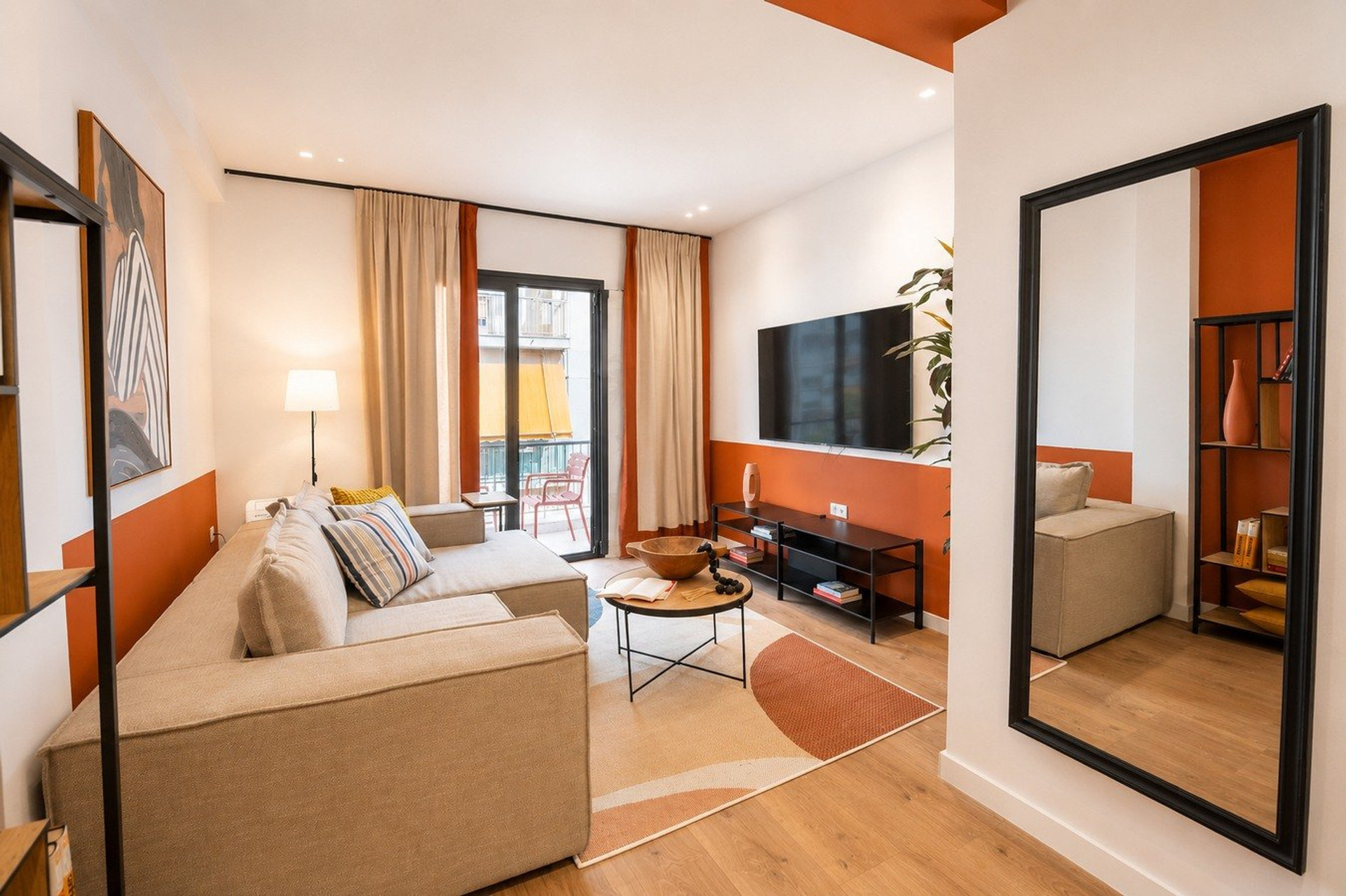 Living room with mirror and TV
