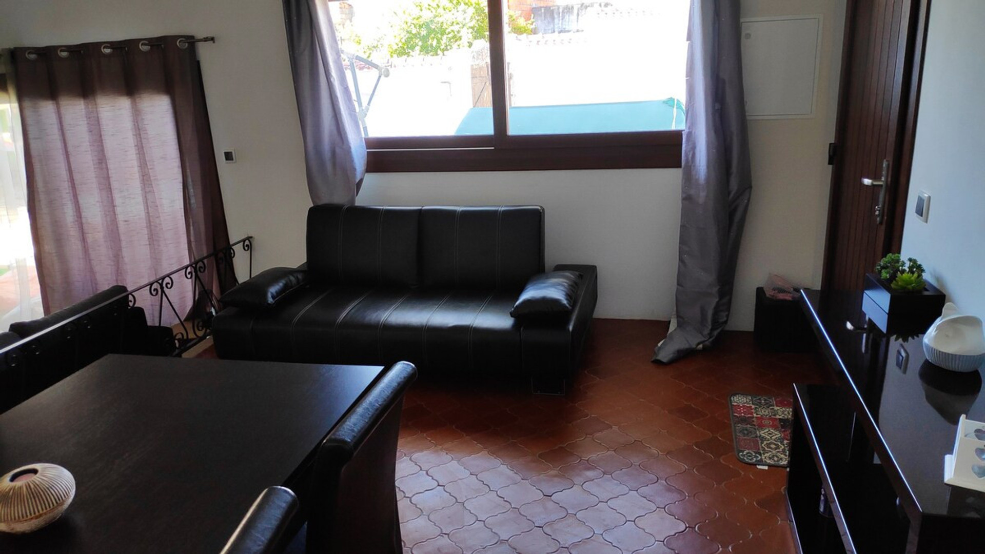Living room image 2