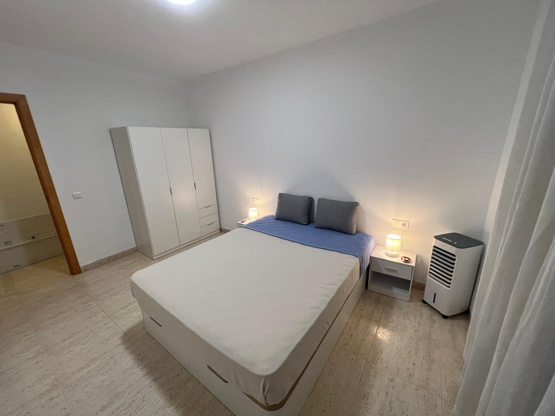 Double bedroom with wardrobe