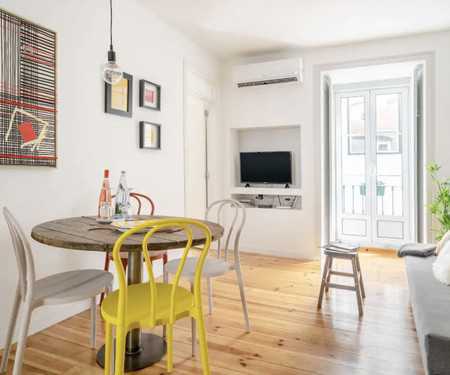 Quiet, central 2 bedroom Lisbon Pateo Apartment