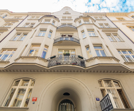 Quaint Colourful Apartment in City Center