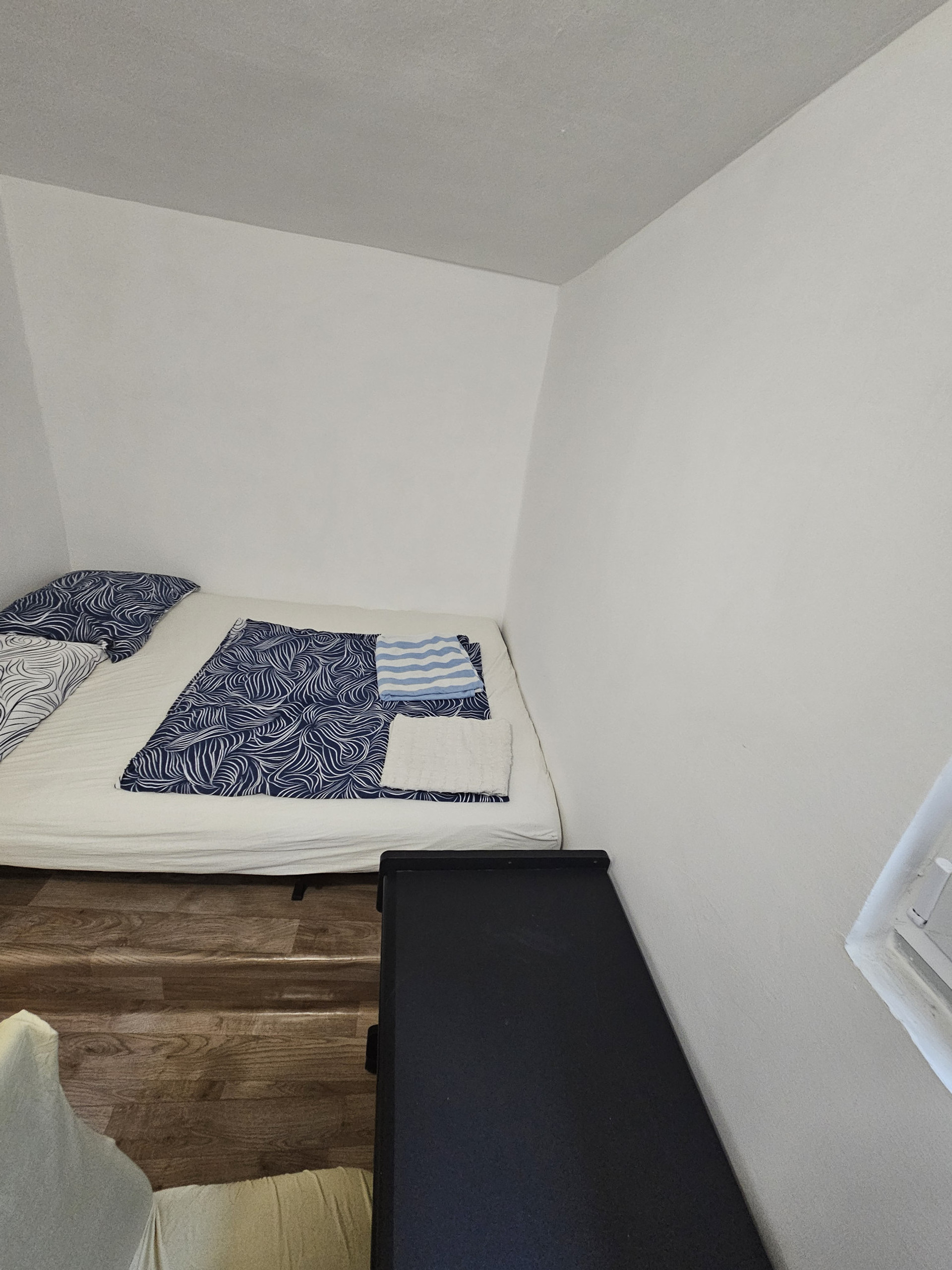Bedroom with double bed