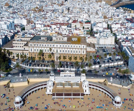 In the heart of Cadiz, next to the town