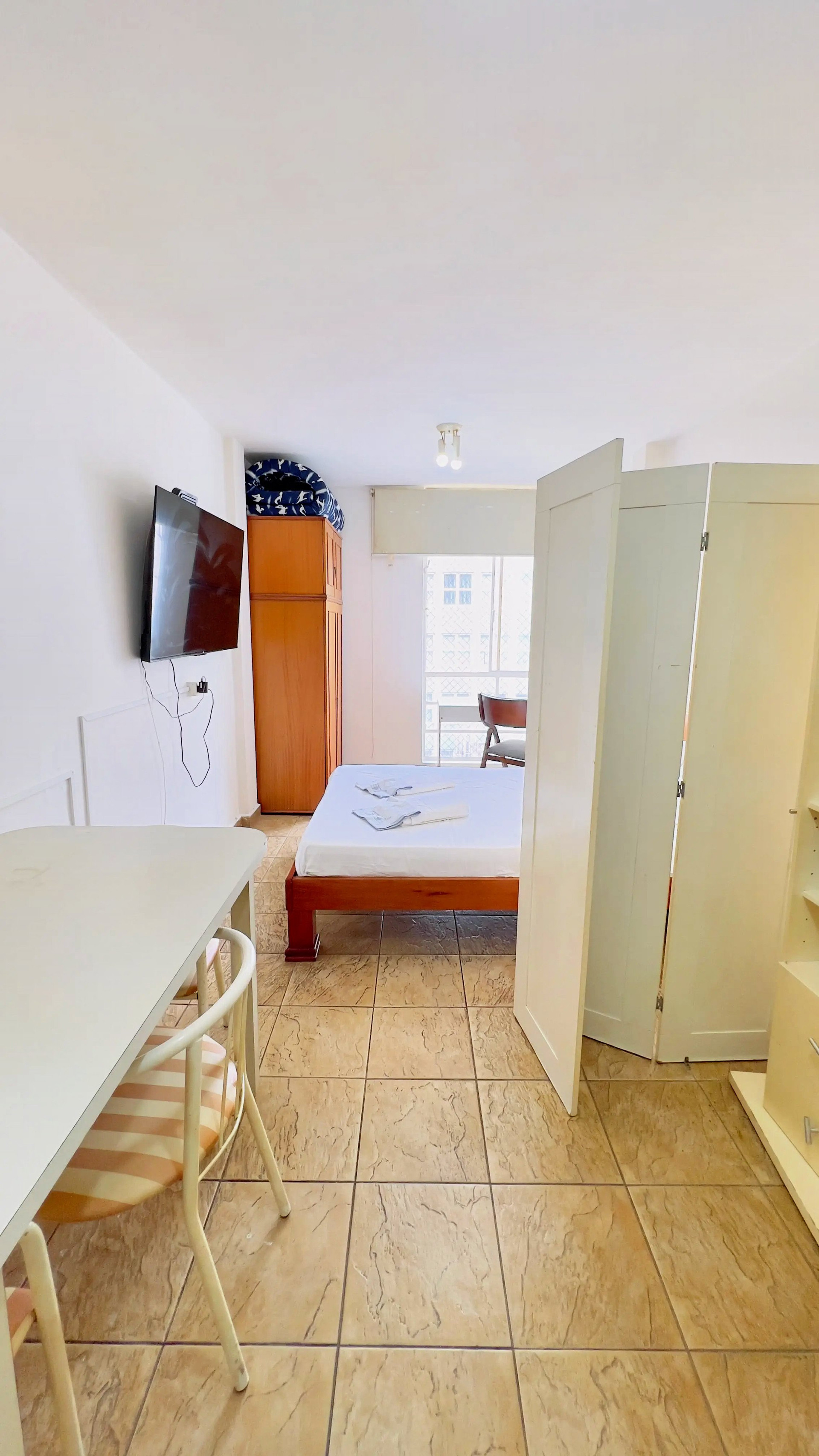 Studio room with TV dining