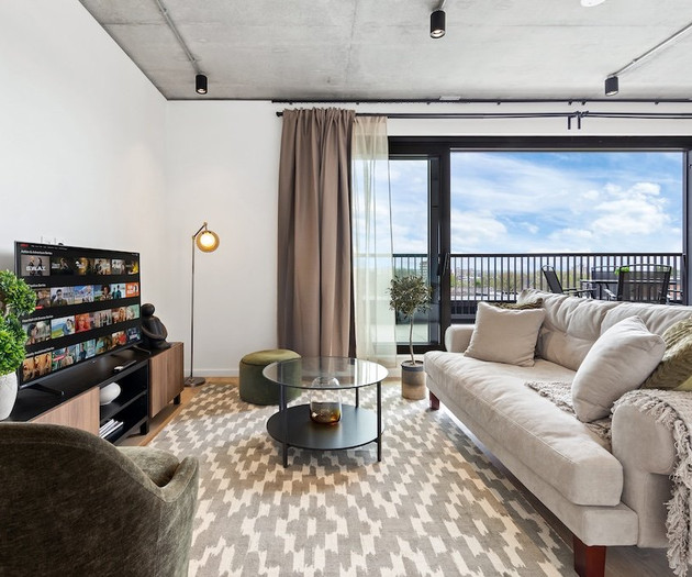 Penthouse Apartment with City Views, Parking + 2BR