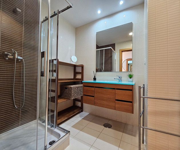 Full bathroom