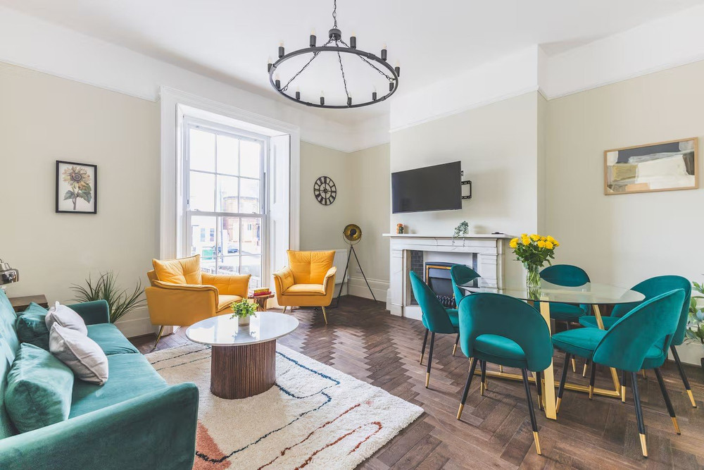 3 bed | Sleeps 7 | Private Parking | Great Locatio preview