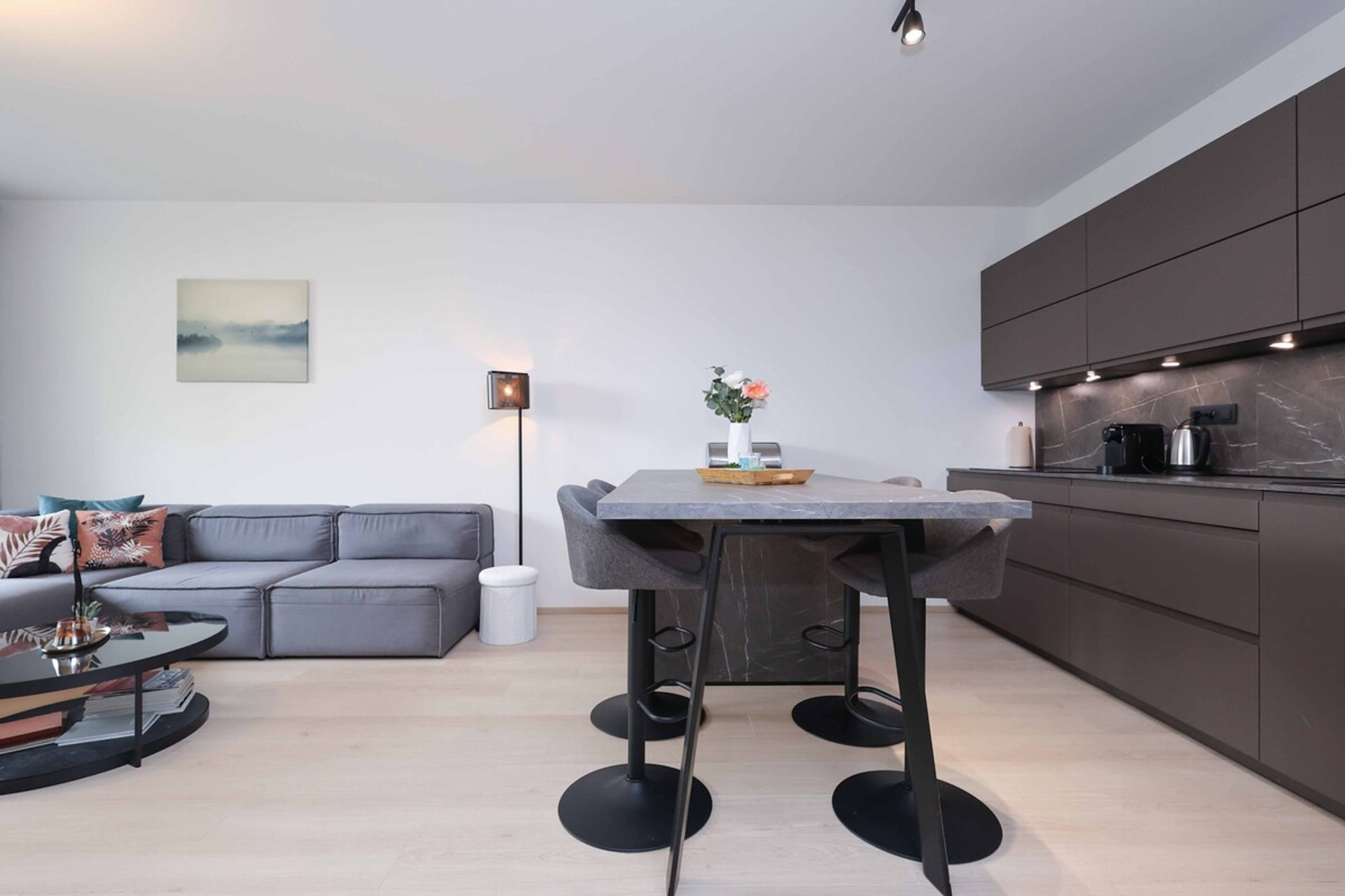 Dining area image 1