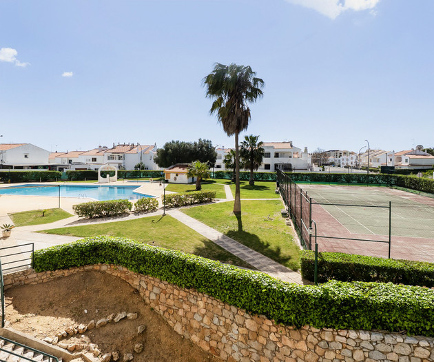 Central Apt with AC,  pool and tennis court