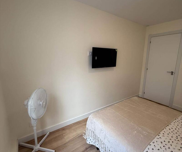 Double bedroom with private bathroom