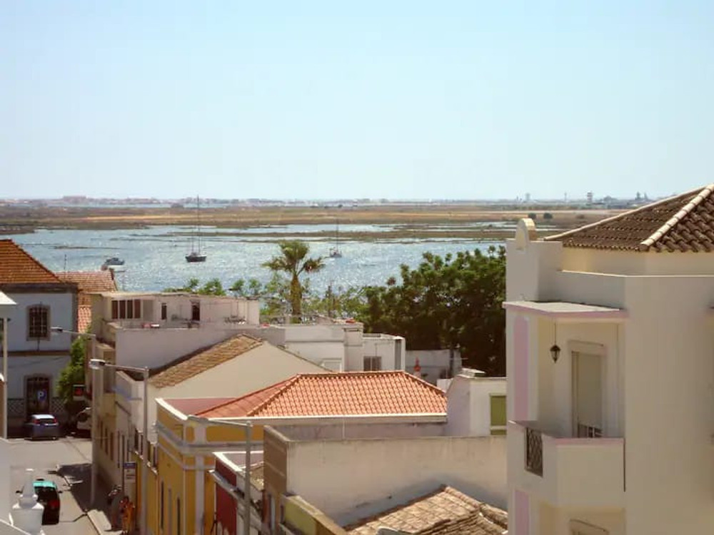 Charming T2 apartment located in Faro city centre preview