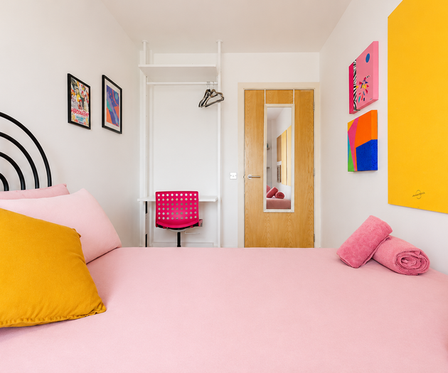Bright artistic flat in Central East London
