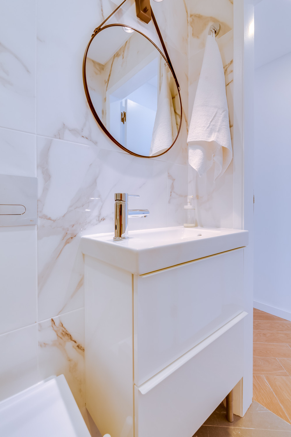 Charming En-Suite in downtown apartment