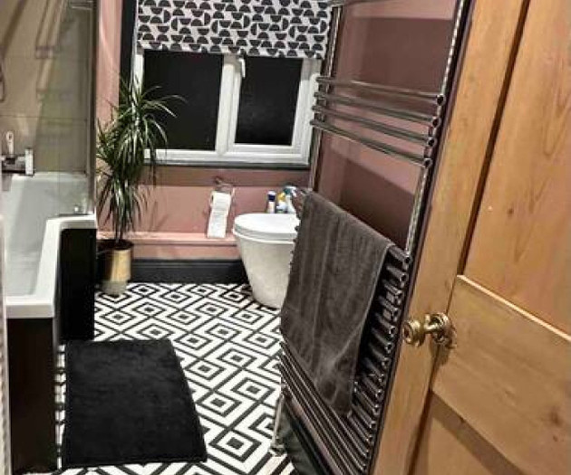 Central Mill Hill Home – Spacious 4BR Free Parking