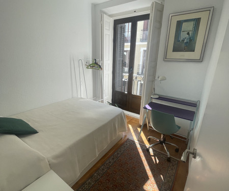 Private room with Balcony in the heart of Malasaña