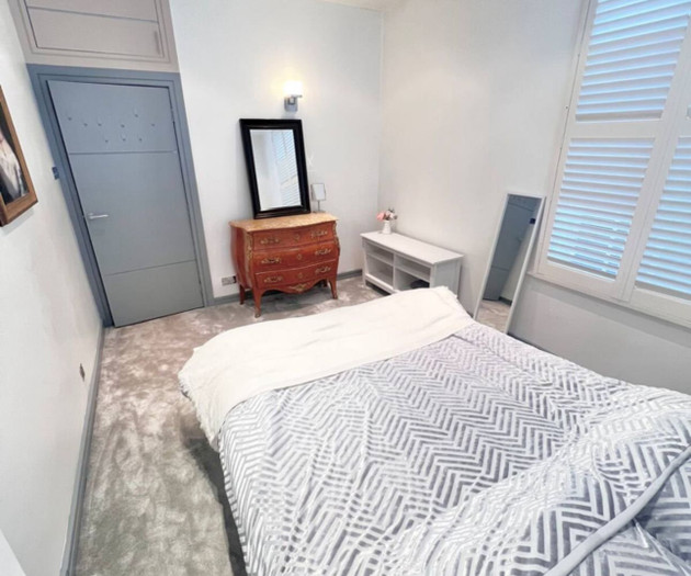 Stylish 2 Bed | Walk to Harrods, Fiber WiFi