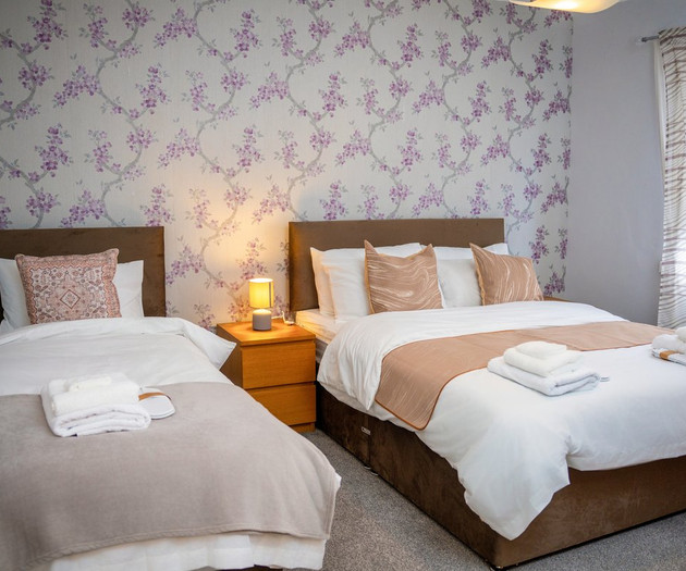 Modern & Spacious 4-Bedroom Residence in Crumpsall