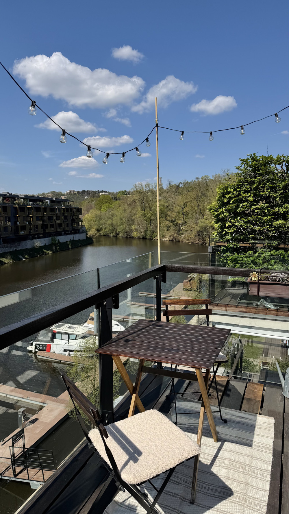 Sunny and Stylish Apartment with river views preview