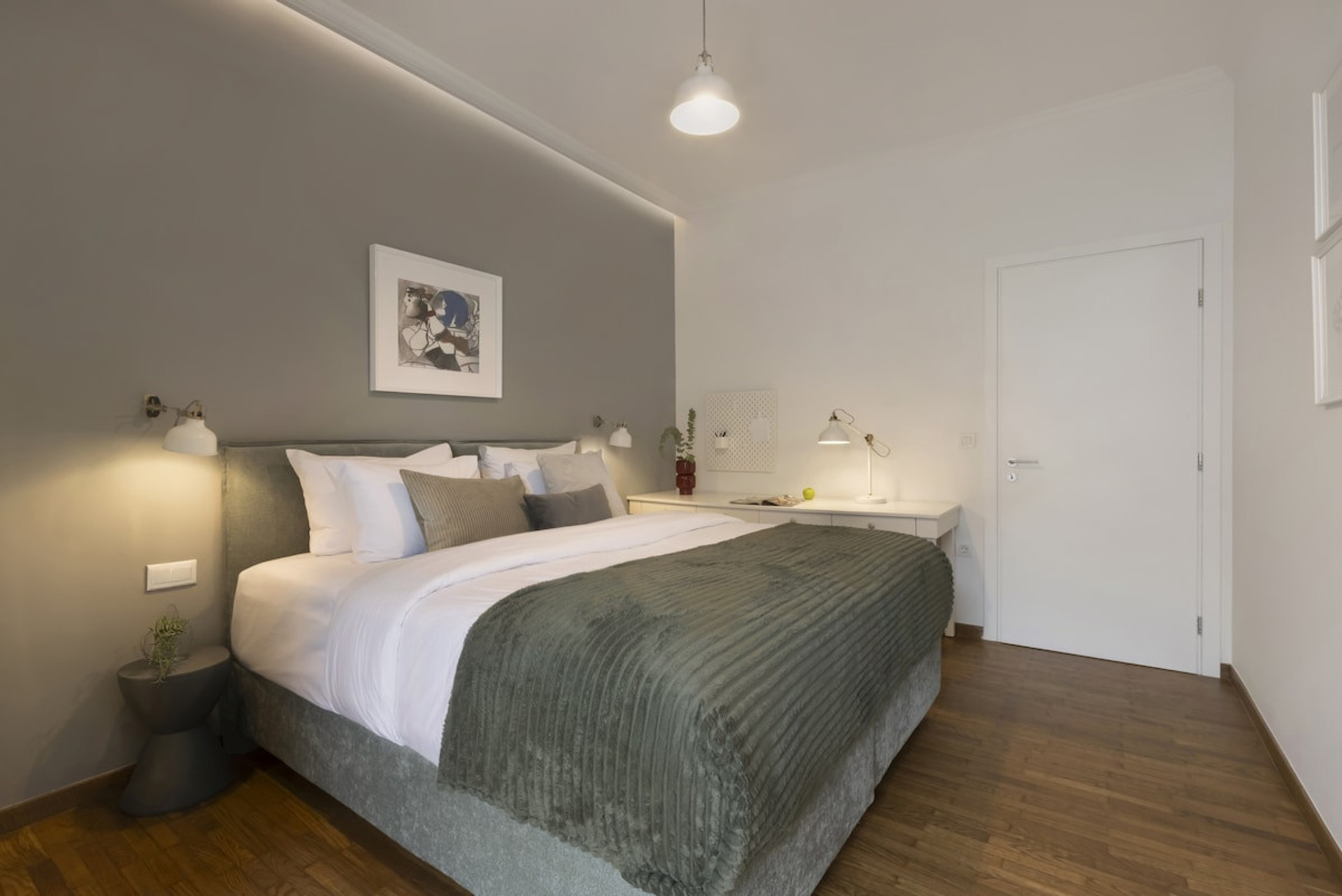 Bedroom 1 image 3