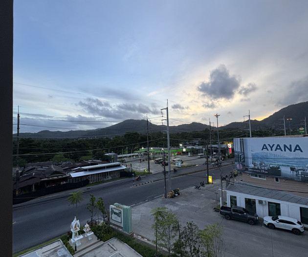 Modern Brand New 2 Bedrooms Condo at quiet corner