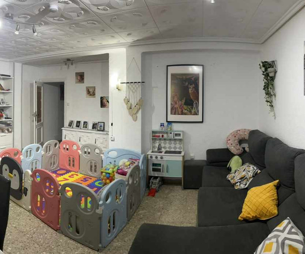 Large, bright kid-friendly home 20 mins from beach