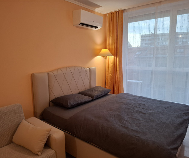 Light studio with balcony close to sea and center