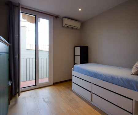 Renovated Apartment, in front of Sagrada Familia