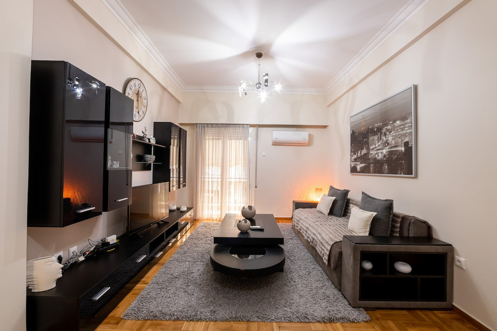 2br renovated flat close to Ampelokipoi metro preview