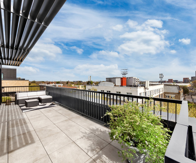 Penthouse Apartment with City Views, Parking + 2BR