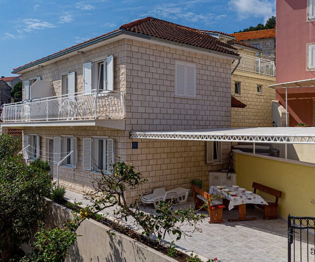 A1 apartment next to the beach, with the sea view