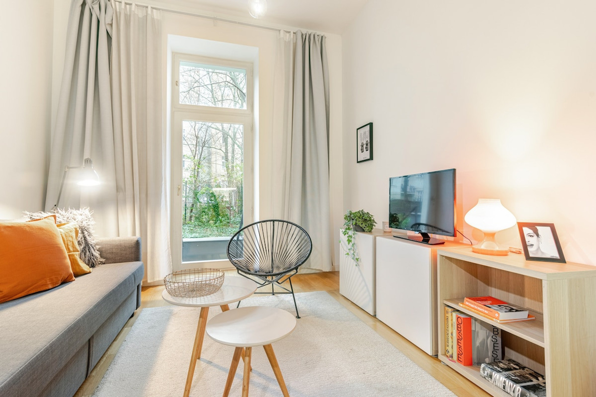 Living room image 3