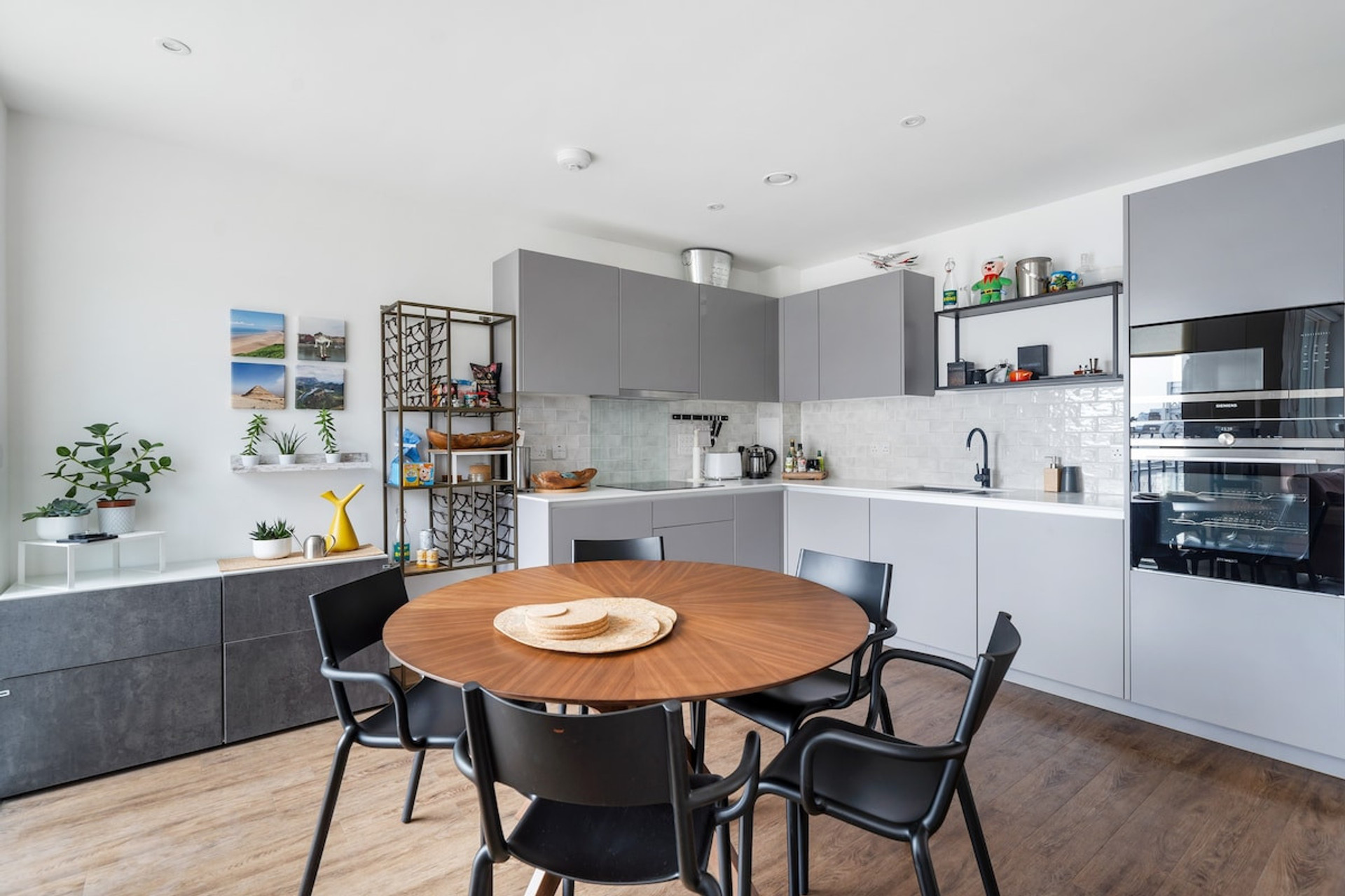 Dining area image 1
