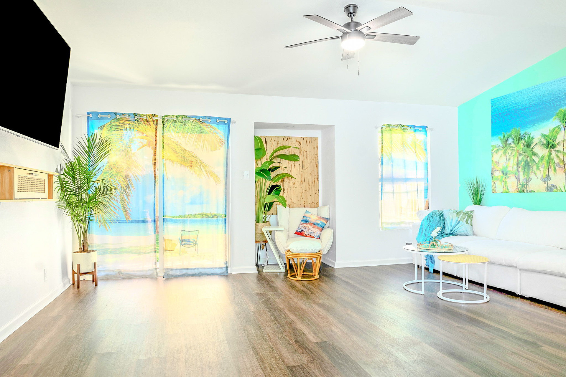Living Room w/Reading Nook & Plush Sofa