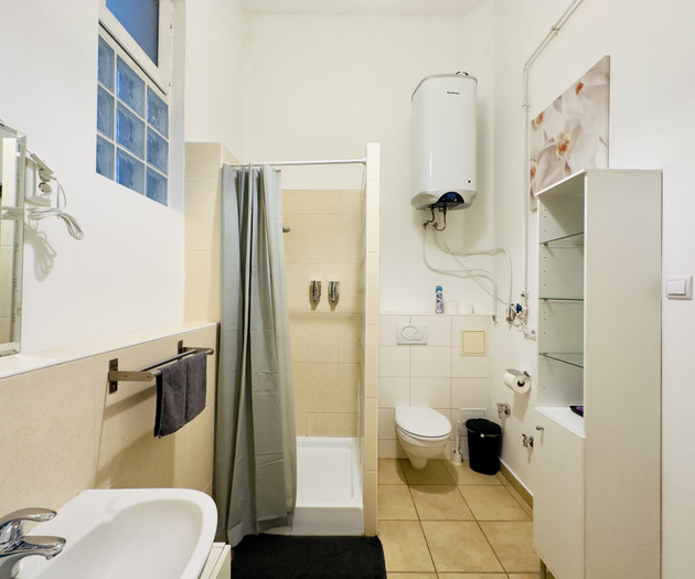 Yellow House - Large central one-bedroom