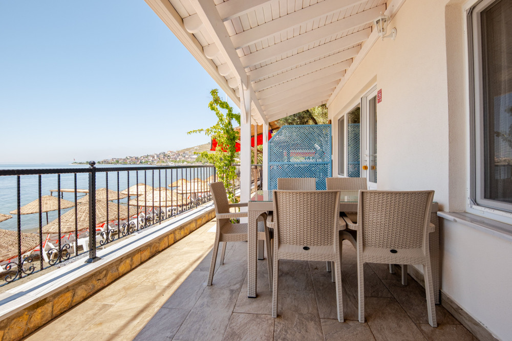 Beachfront 3-Room Apt with Sea View for 5 Guests preview
