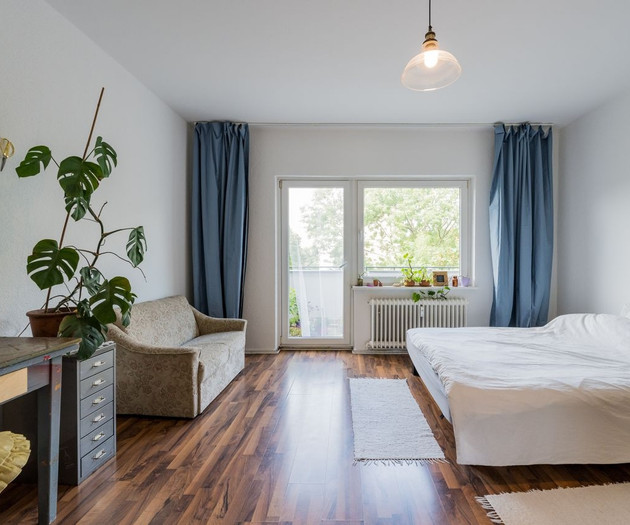 Spacious 2 rooms with balcony and regular cleaning