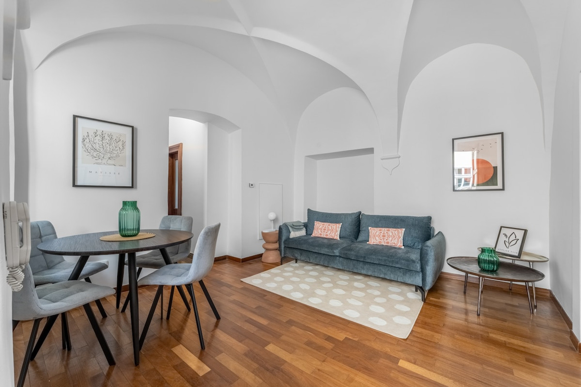 Living room image 3