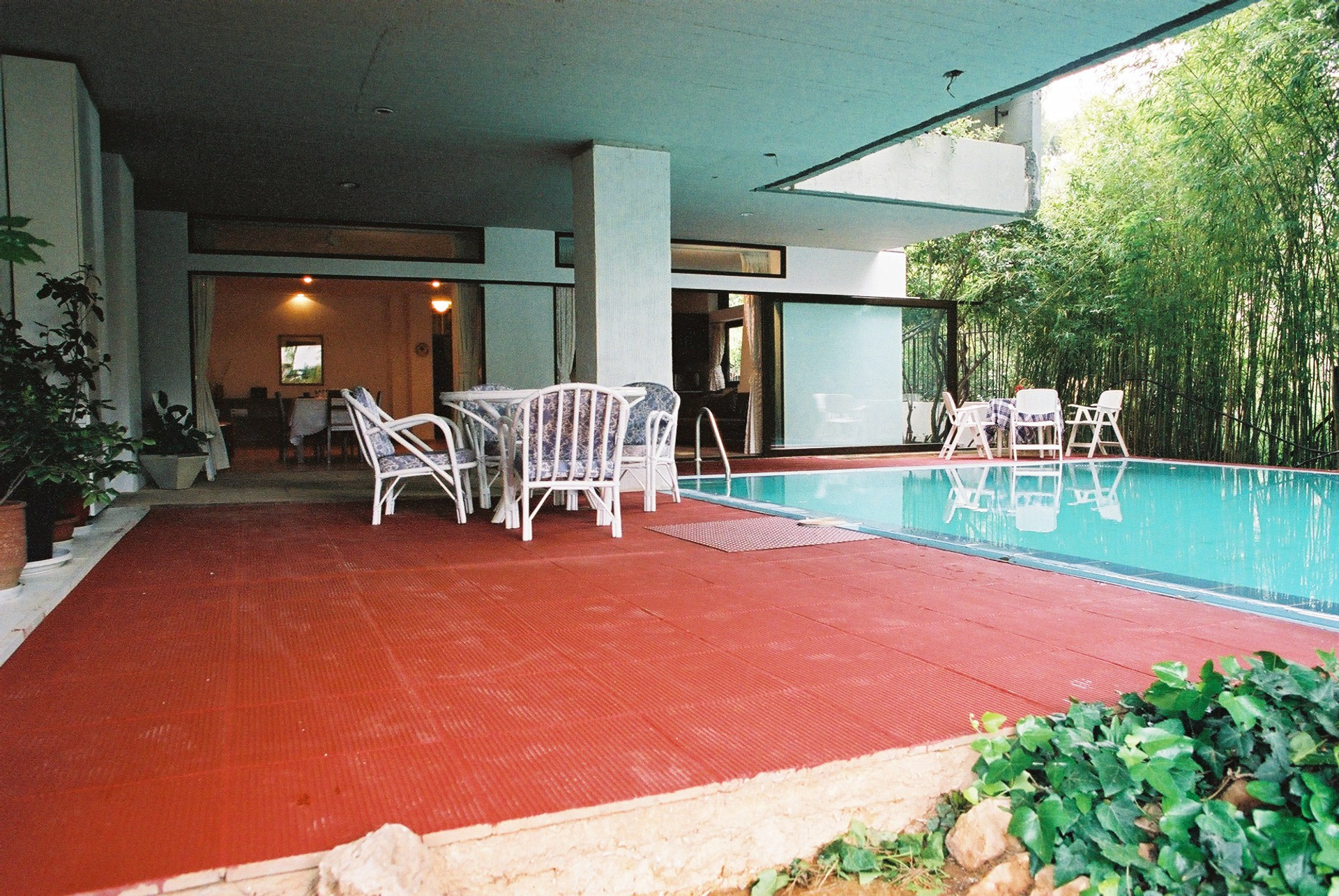Pool & apartment
