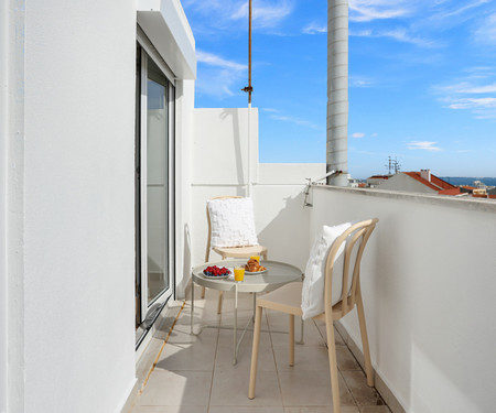 Sunny Apt | Almada | Balcony w/ River View!