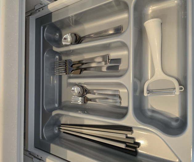 Cutlery and utensil drawer