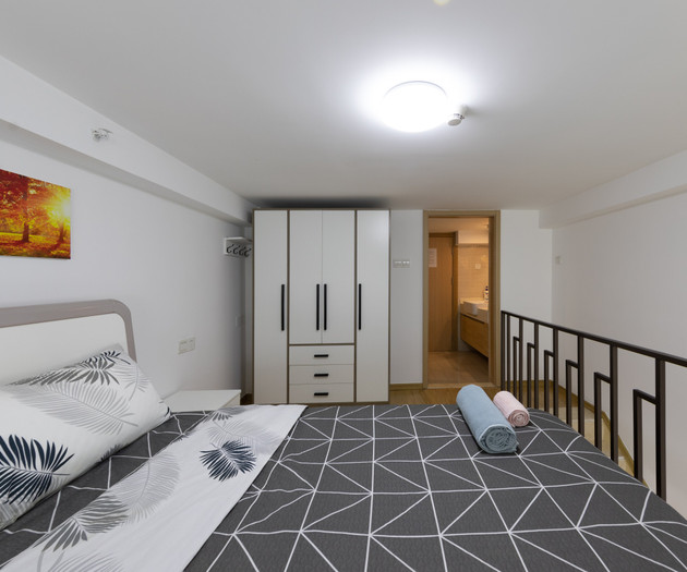 Cozy ,super clean  apartment  near metro  station
