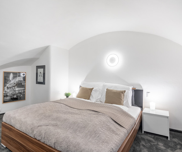 Peaceful Modern City Center Apartment