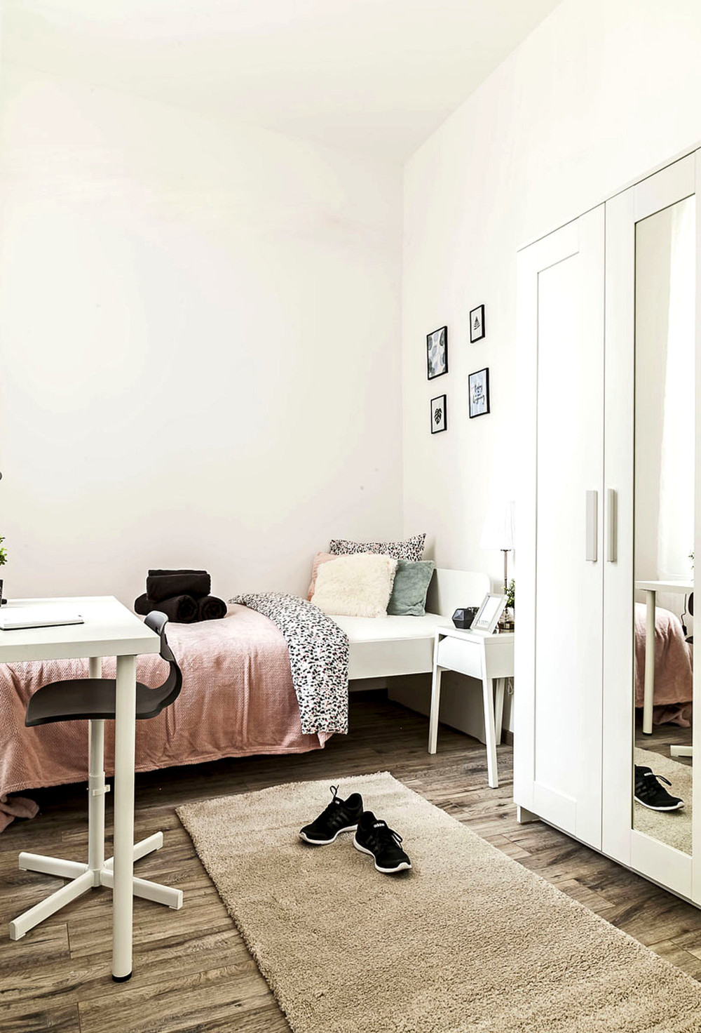 Very Calm Private Room | Thököly Road | Summer preview