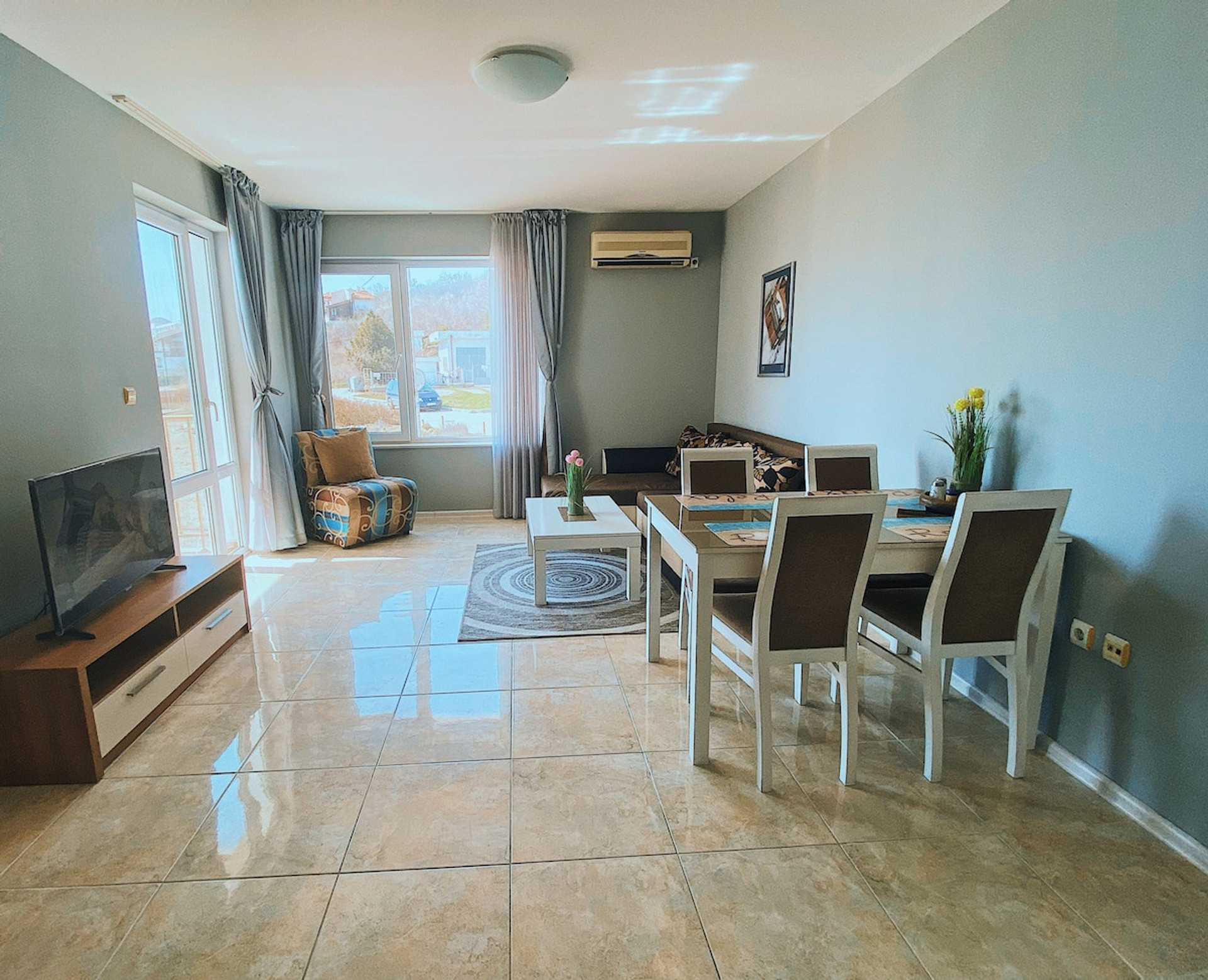 Living room + kitchen with sea view